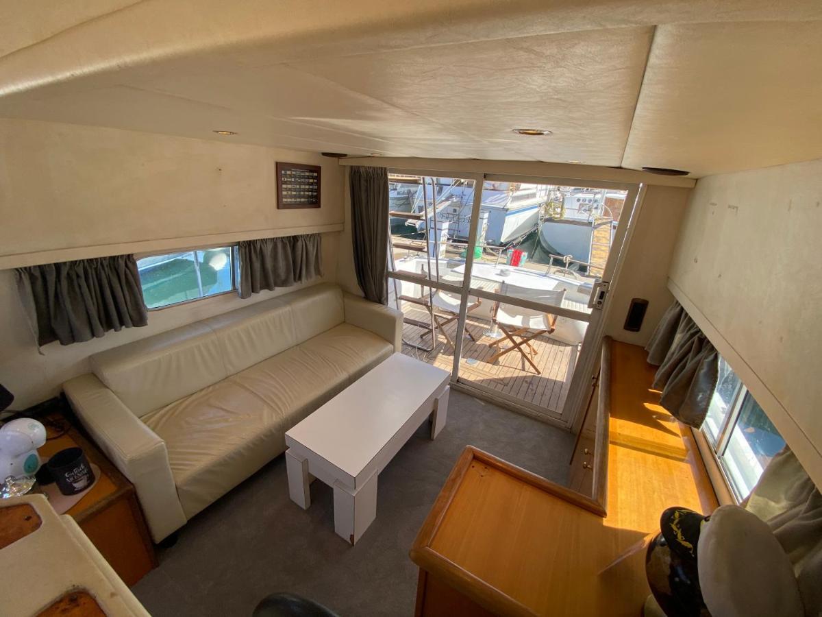 - Divali - Duerme En Un Confortable Yate En Barcelona Ξενοδοχείο Sant Adria de Besos Εξωτερικό φωτογραφία